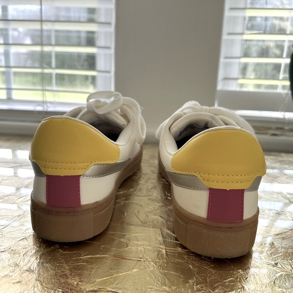 EUC BRTTIN SNEAKERS 👟 US 9 - Picture 5 of 9